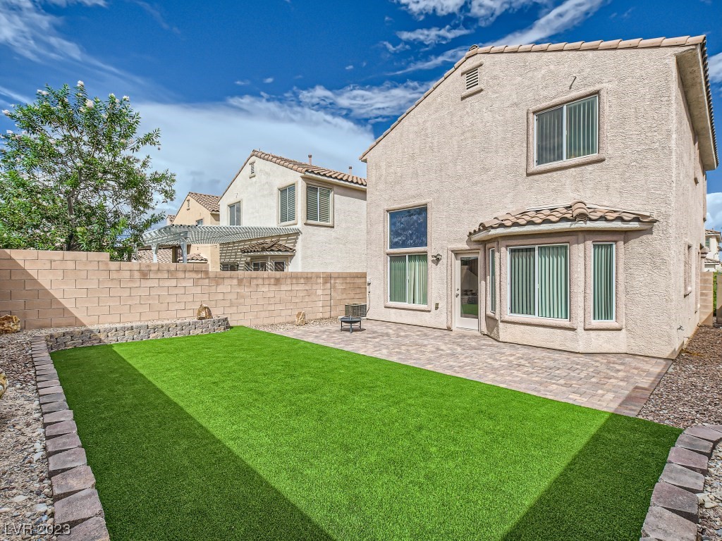 7641 Highland Pony Street