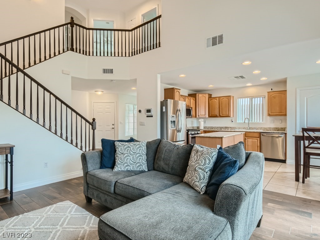 7641 Highland Pony Street