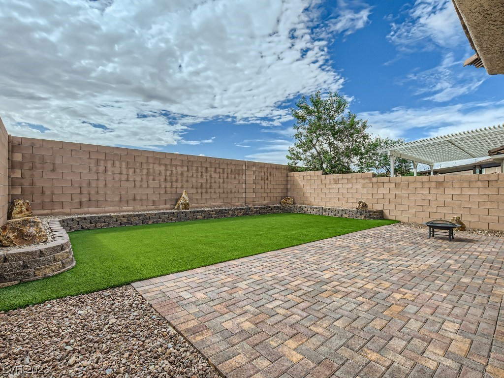 7641 Highland Pony Street