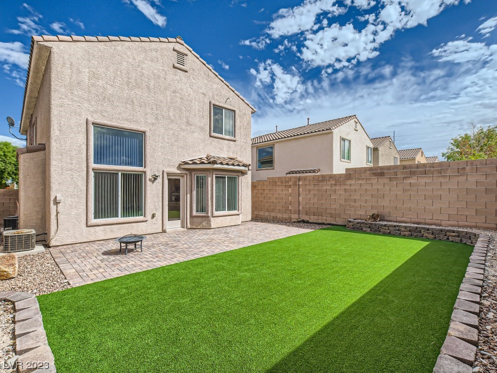 7641 Highland Pony Street