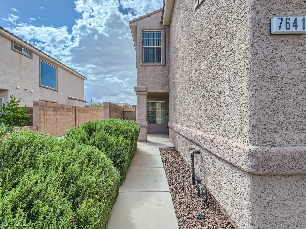 7641 Highland Pony Street