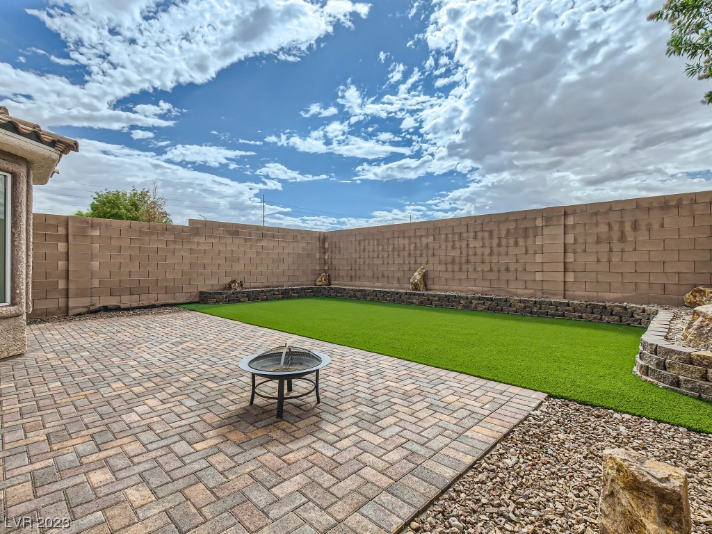 7641 Highland Pony Street