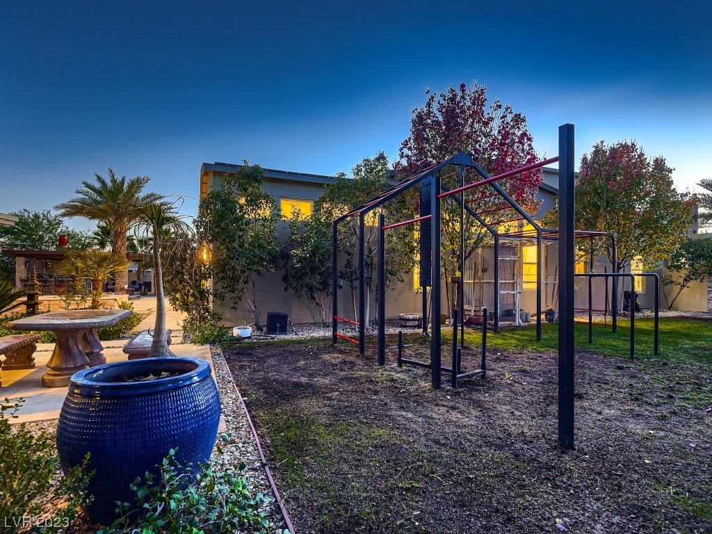 8238 Canyon Tree Court