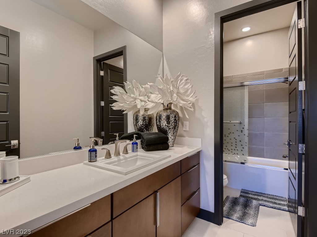 8238 Canyon Tree Court