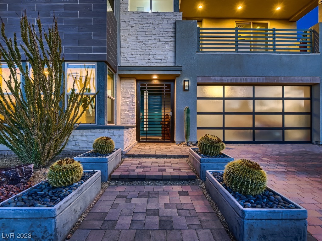 8238 Canyon Tree Court