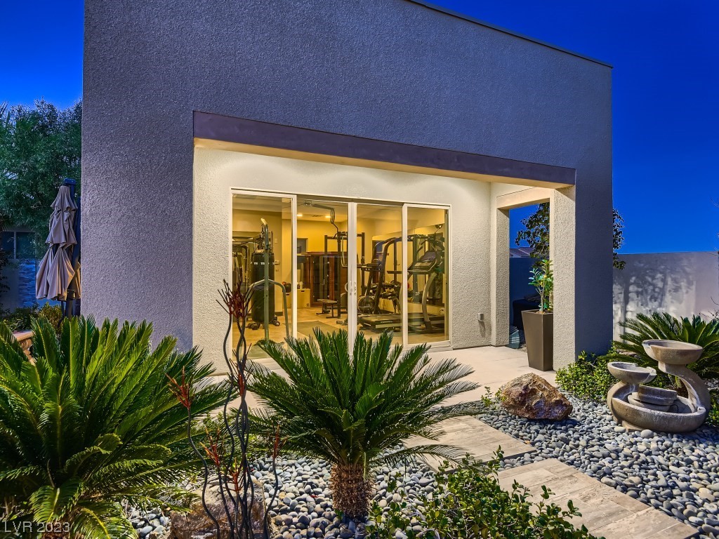 8238 Canyon Tree Court