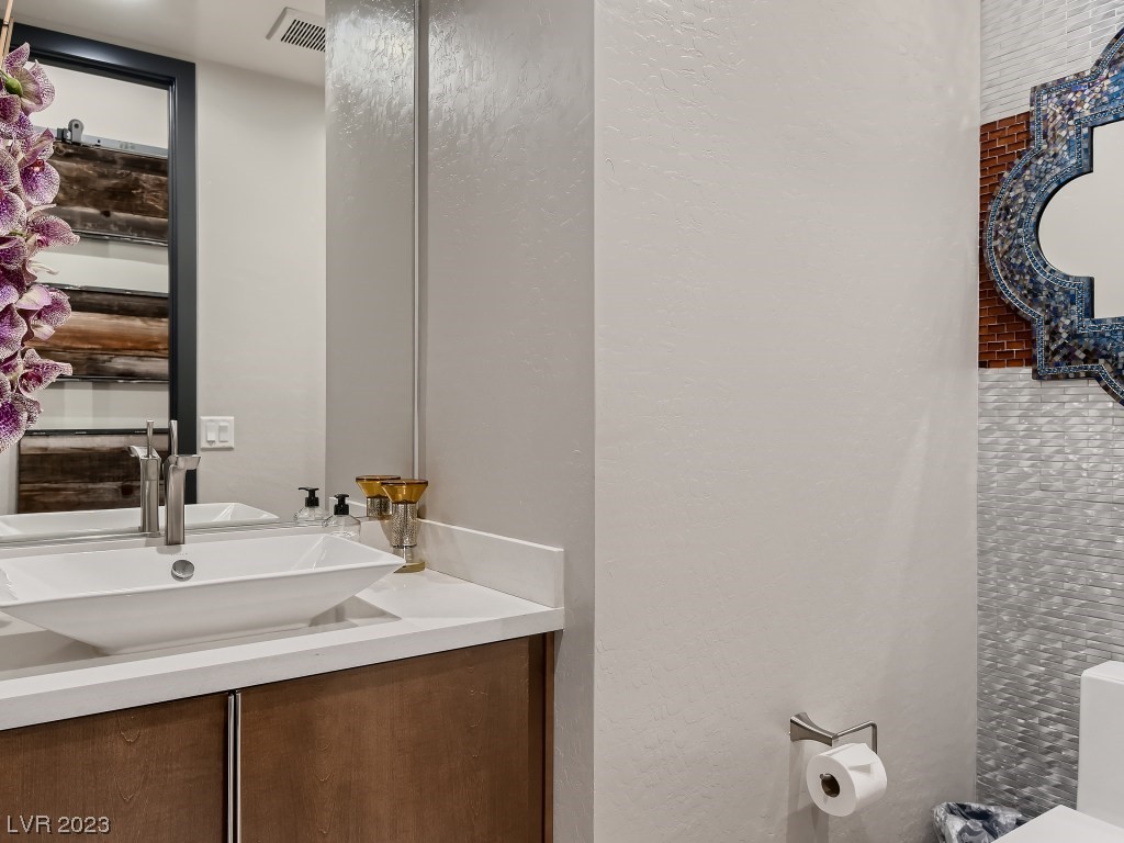 8238 Canyon Tree Court