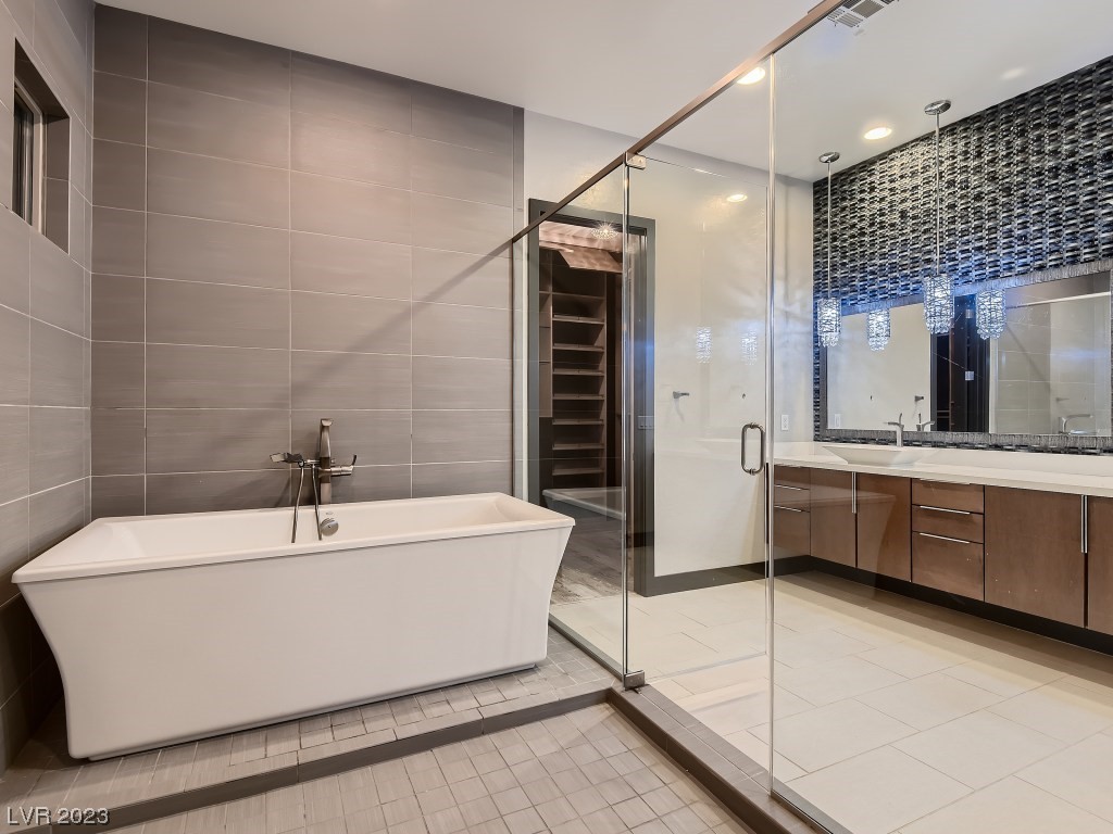 8238 Canyon Tree Court