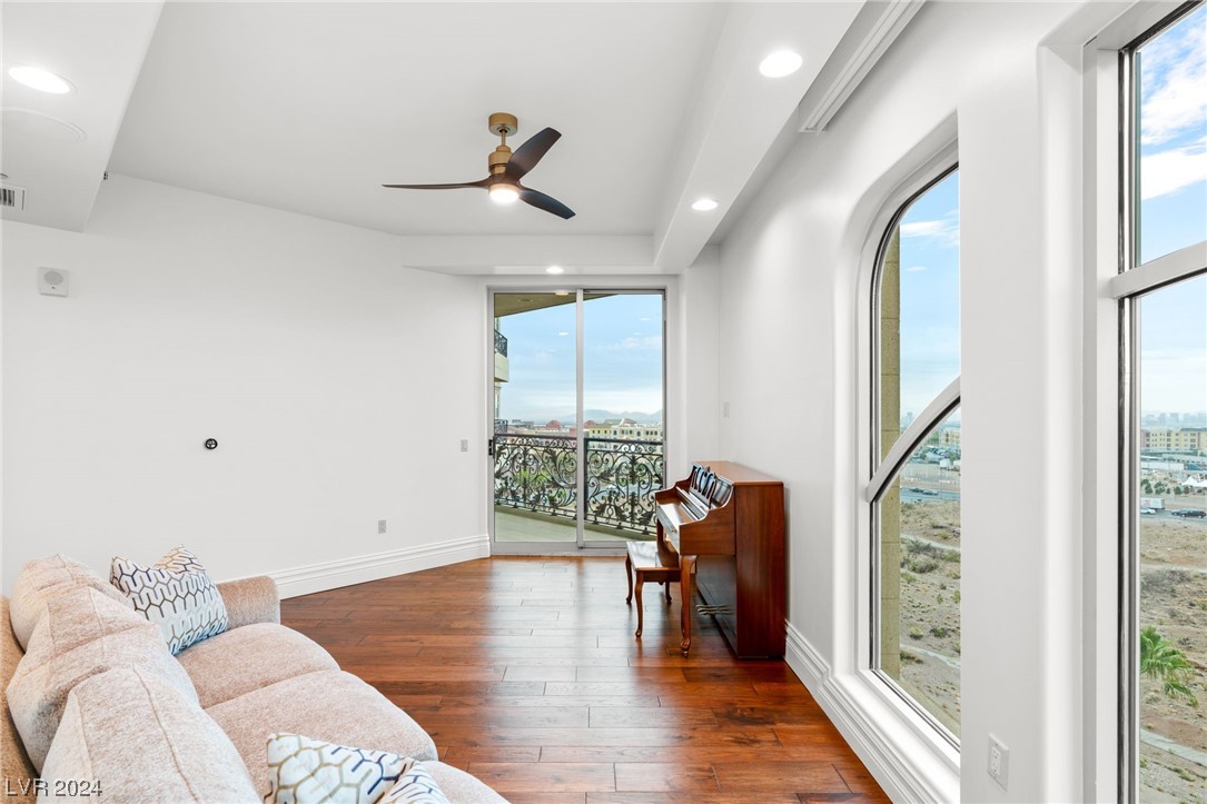 9101 ALTA Drive 404