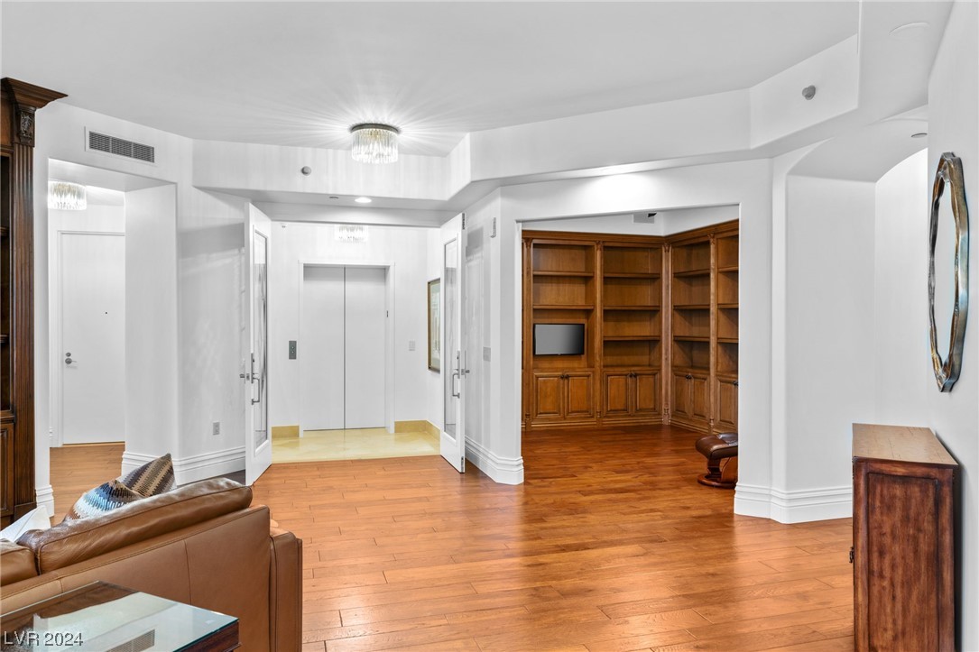 9101 ALTA Drive 404