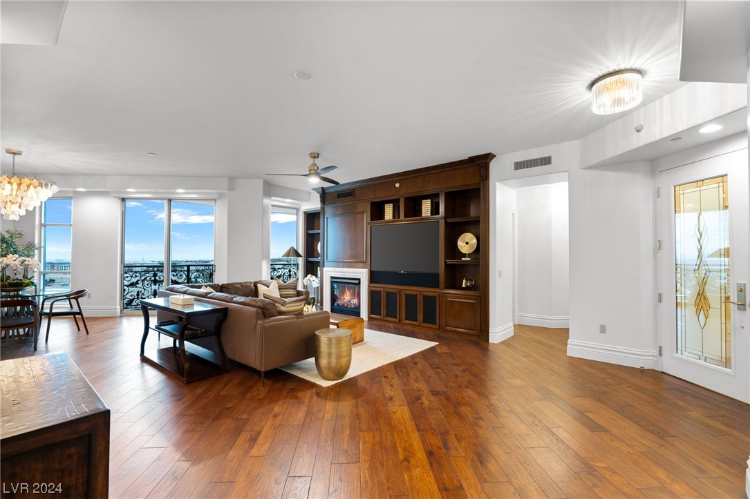 9101 ALTA Drive 404