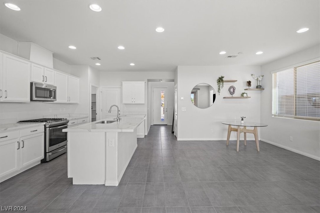 476 Bolsa Basin Avenue