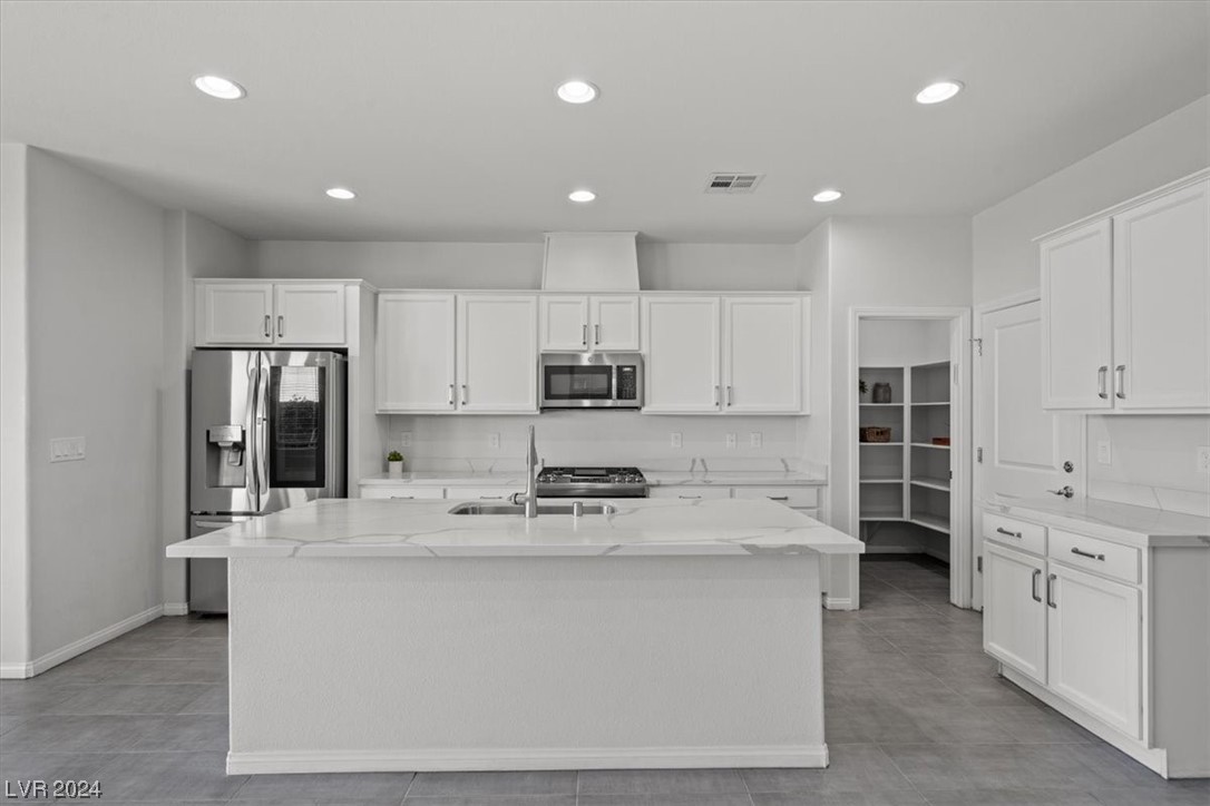 476 Bolsa Basin Avenue