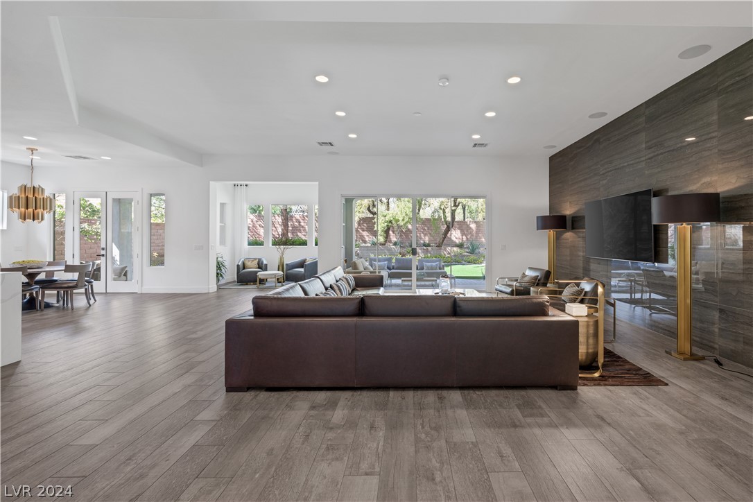 76 Panorama Crest Avenue