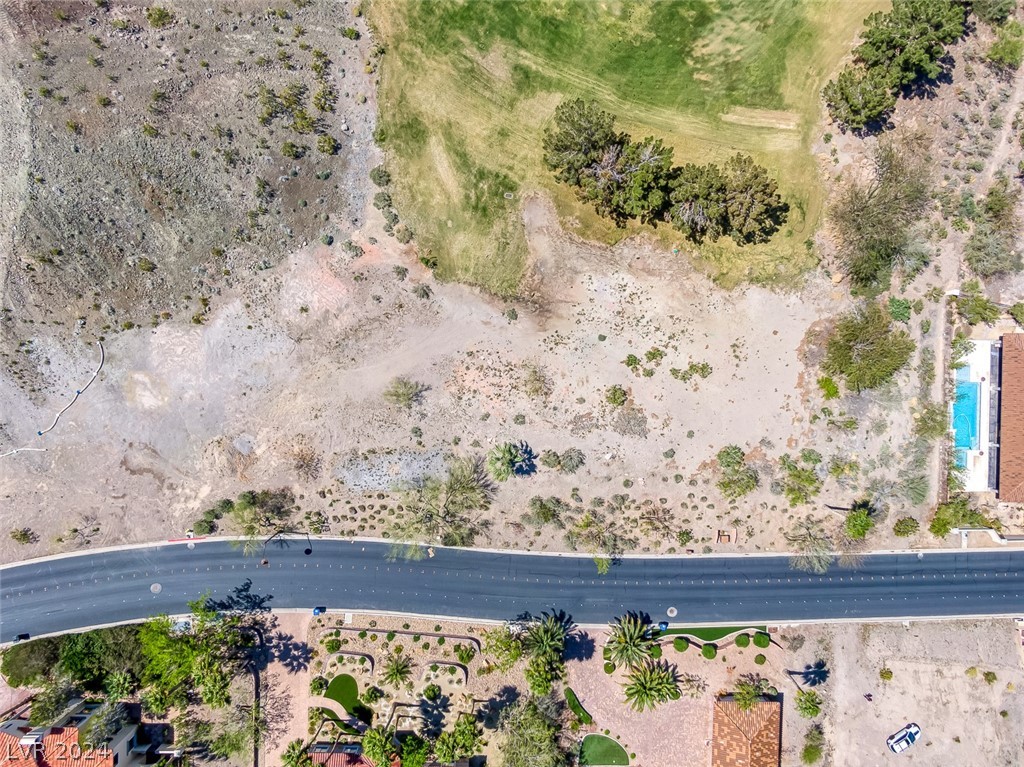 5 Pyrenees Court