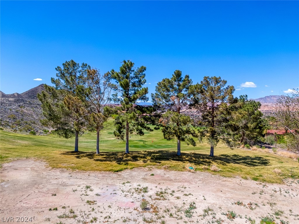 5 Pyrenees Court