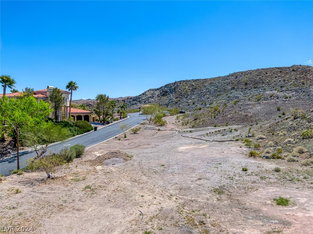 5 Pyrenees Court