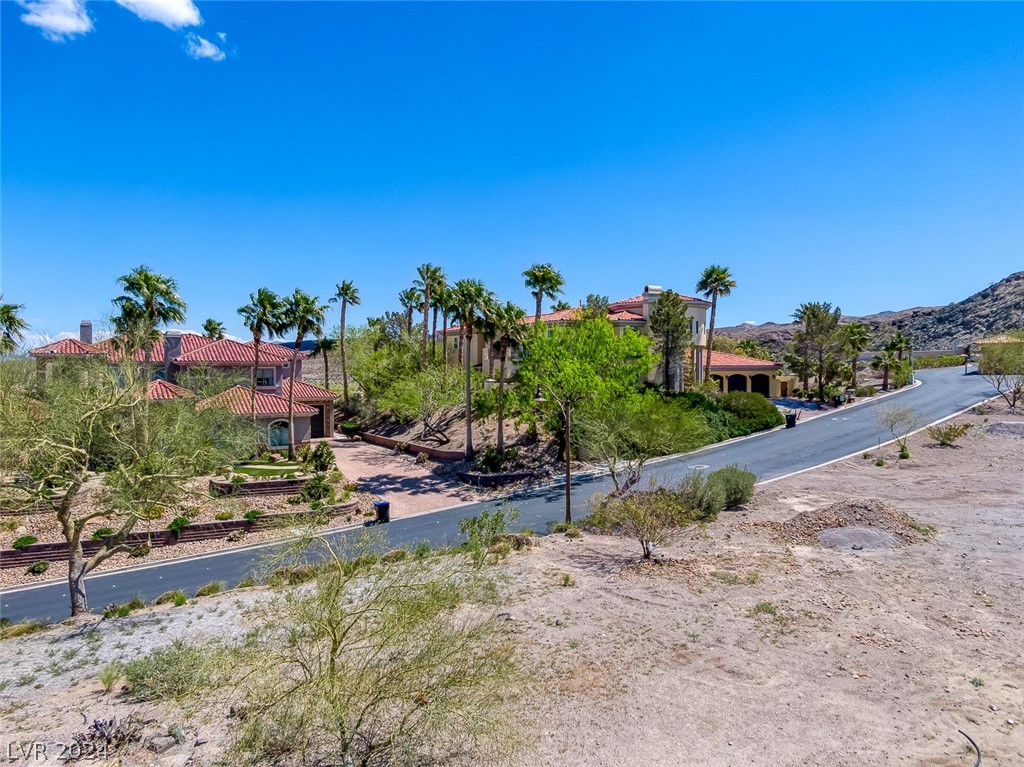 5 Pyrenees Court