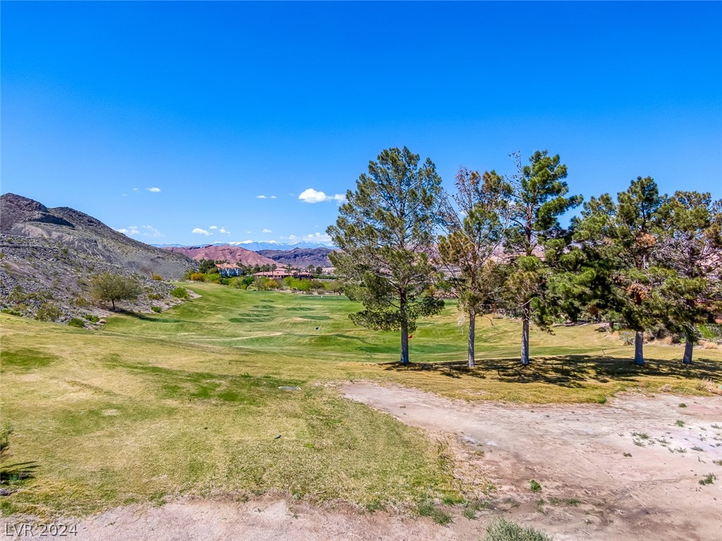5 Pyrenees Court
