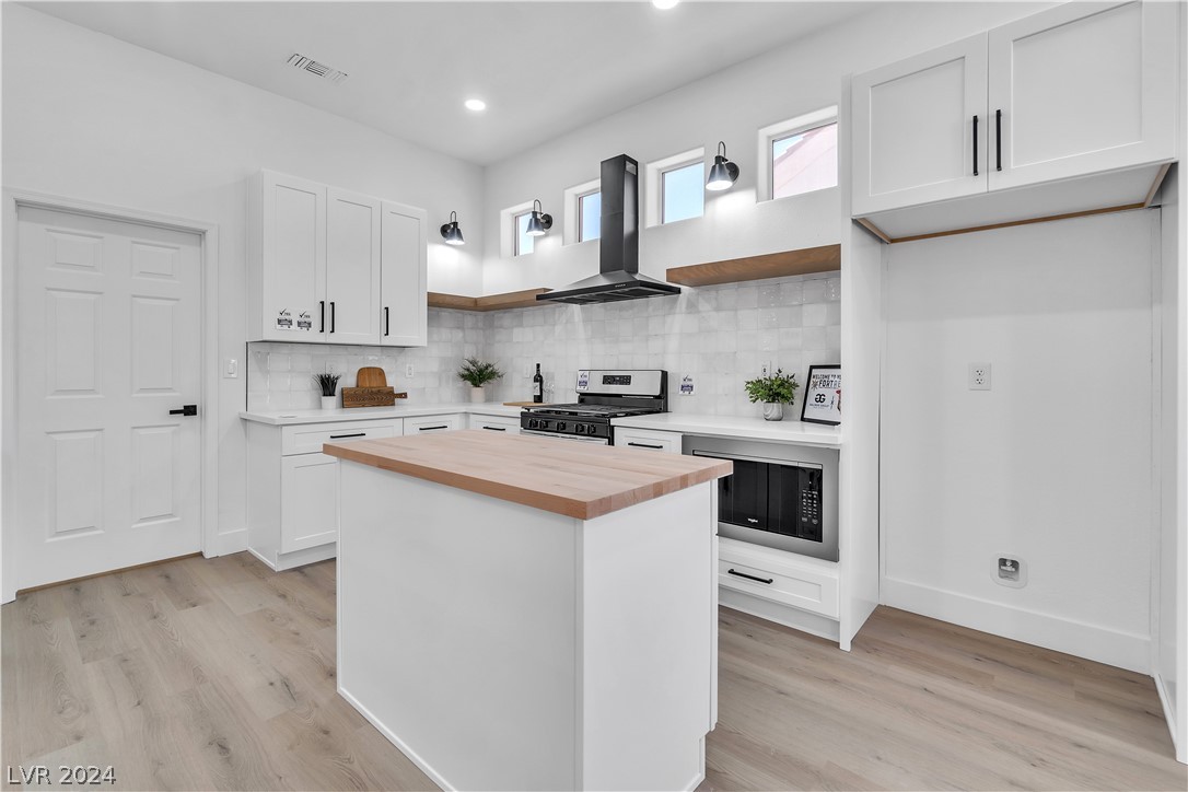 10040 Woodhouse Drive