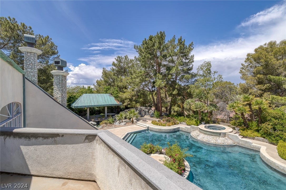 14 Quail Hollow Drive