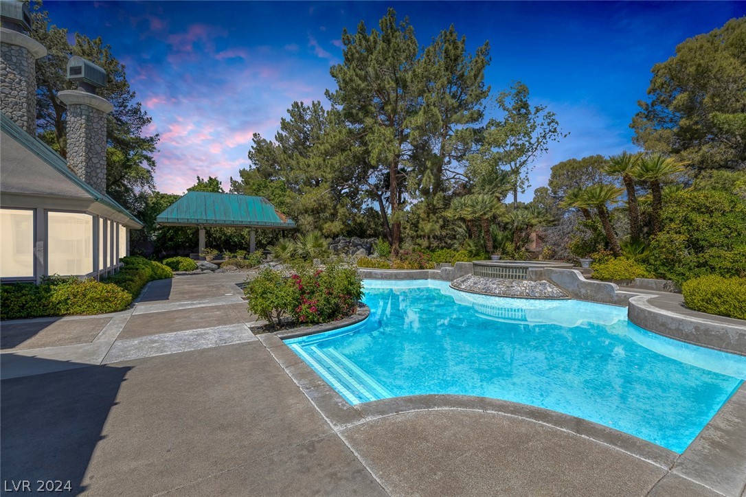 14 Quail Hollow Drive