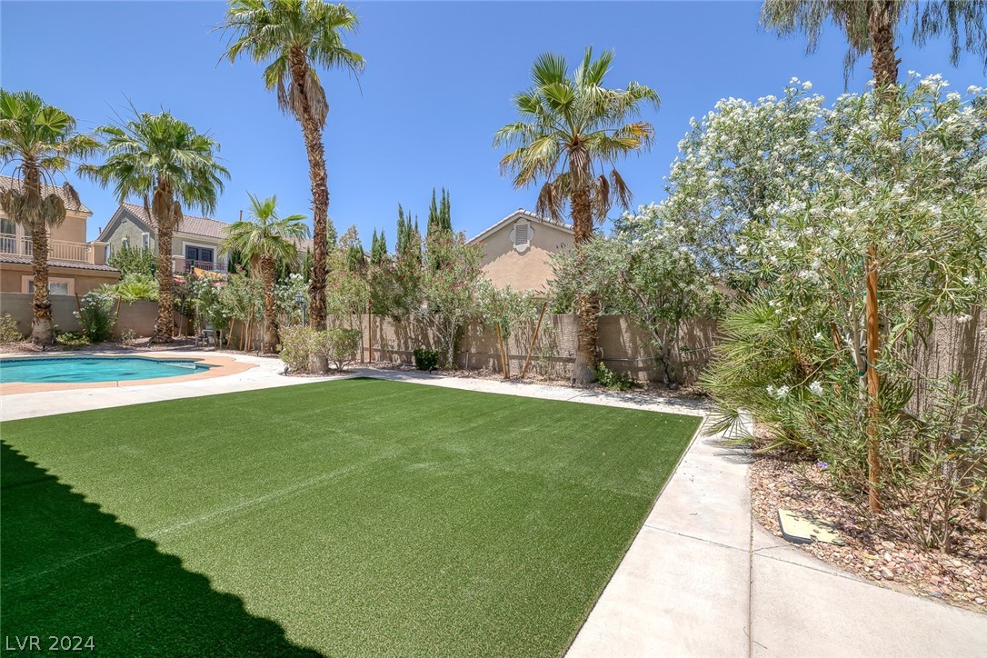 5736 Heather Breeze Court