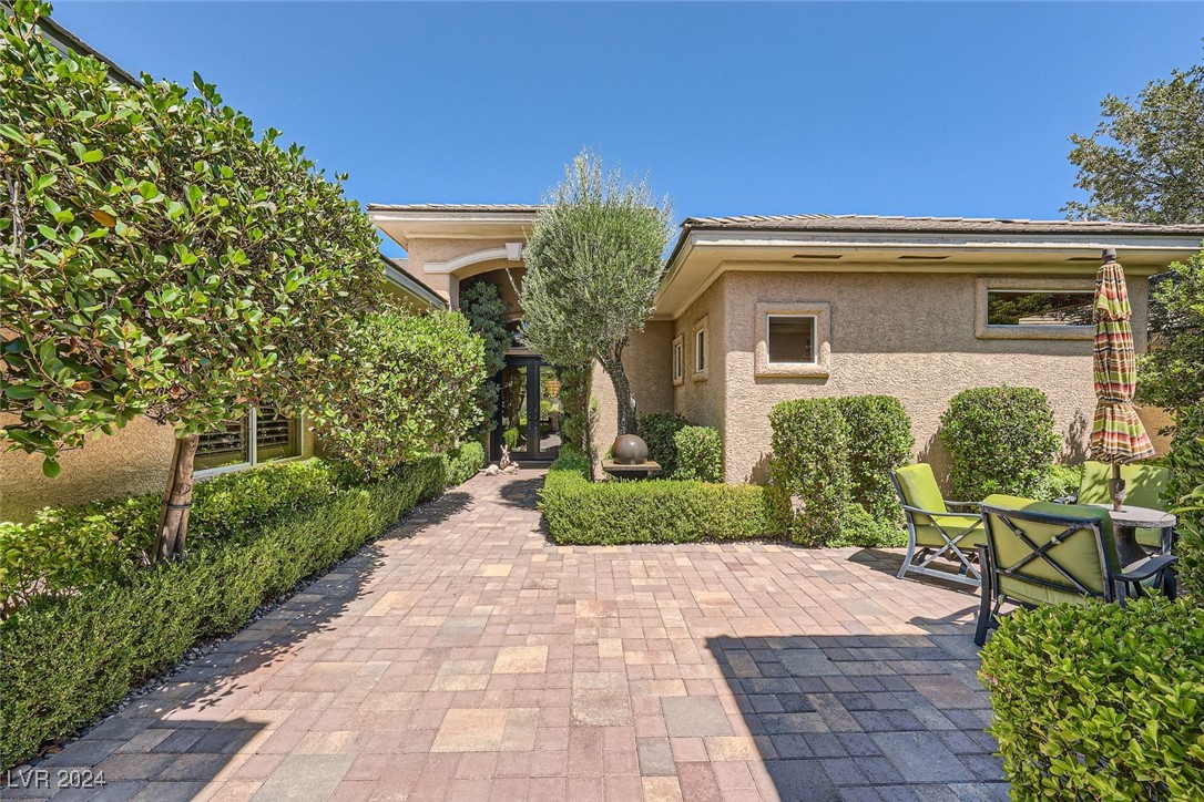 9324 Fontainbleu Drive