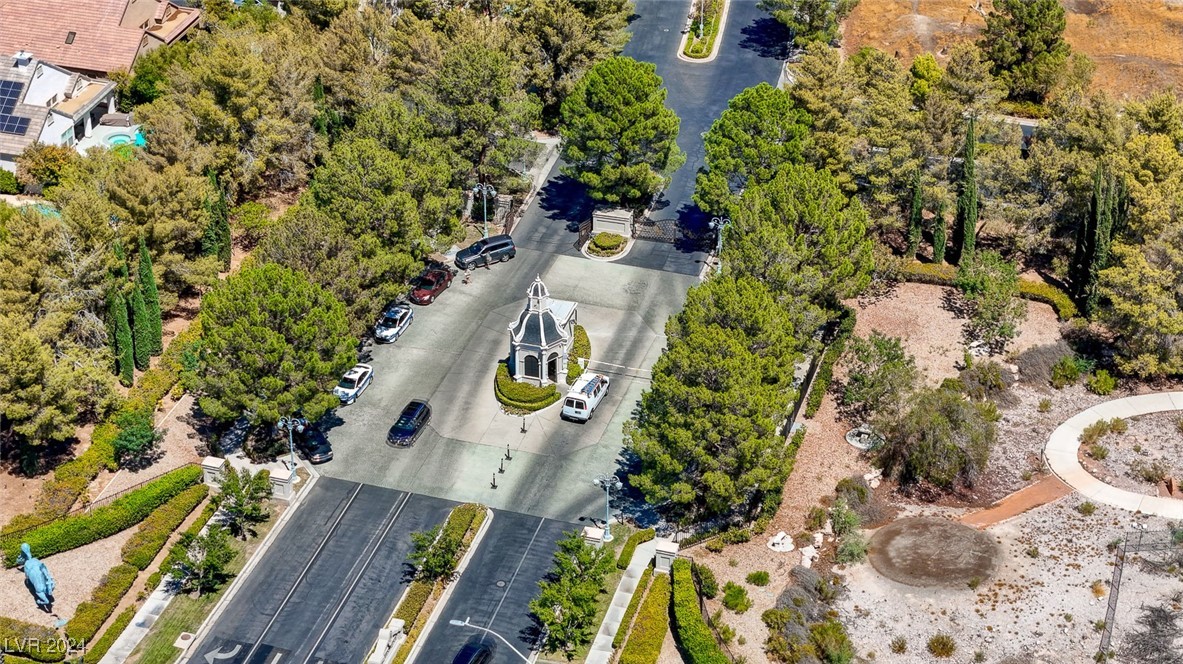 9324 Fontainbleu Drive