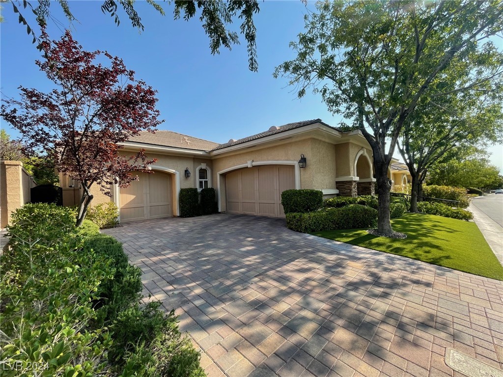 9324 Fontainbleu Drive