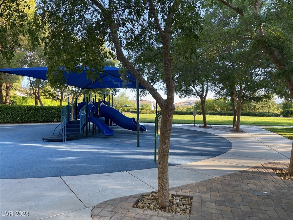 9324 Fontainbleu Drive