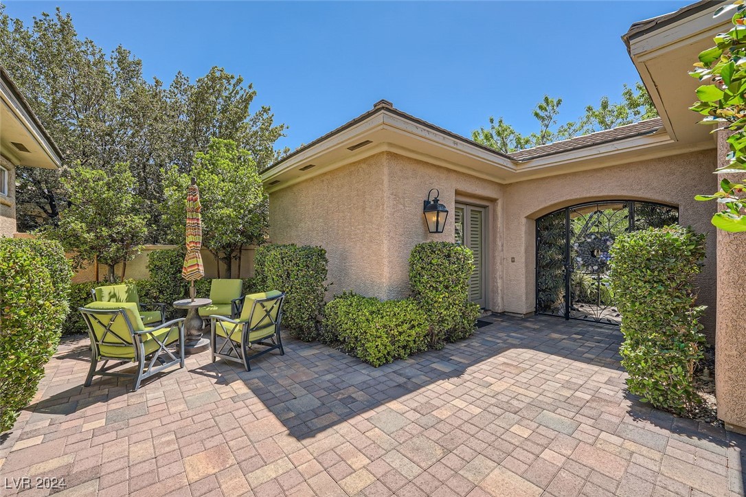 9324 Fontainbleu Drive