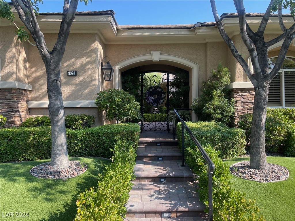 9324 Fontainbleu Drive