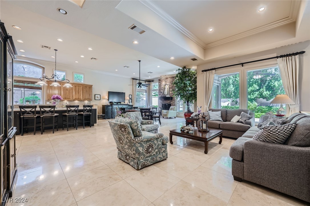 9324 Fontainbleu Drive