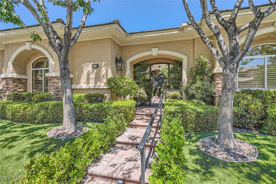 9324 Fontainbleu Drive