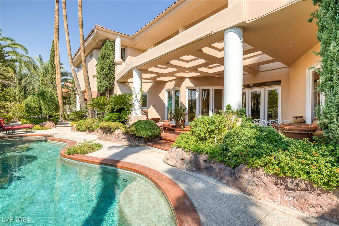 8617 Titleist Circle