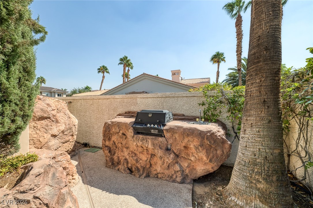 8617 Titleist Circle