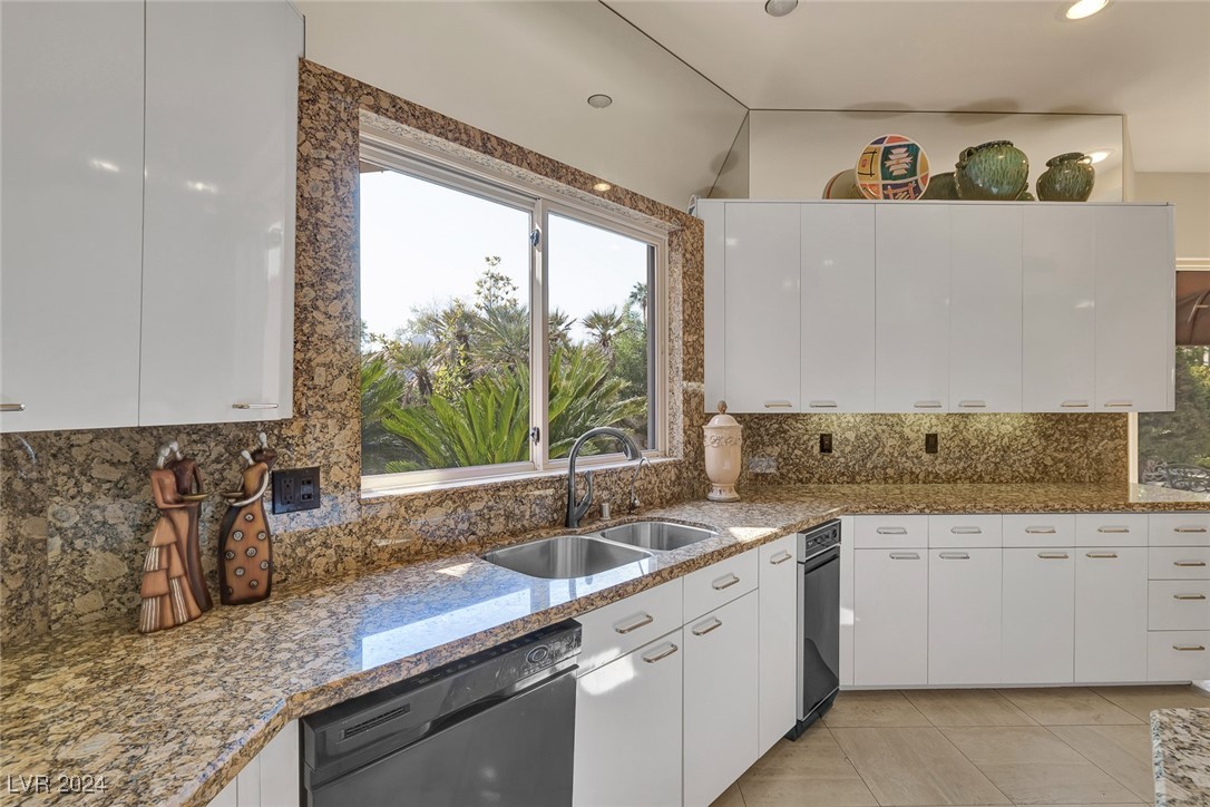 8617 Titleist Circle