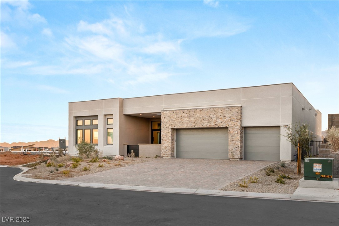 10921 Rossa Peak Avenue