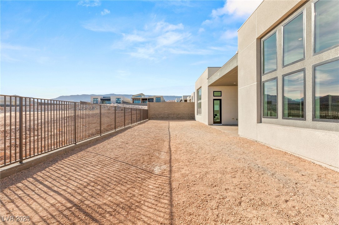 10921 Rossa Peak Avenue