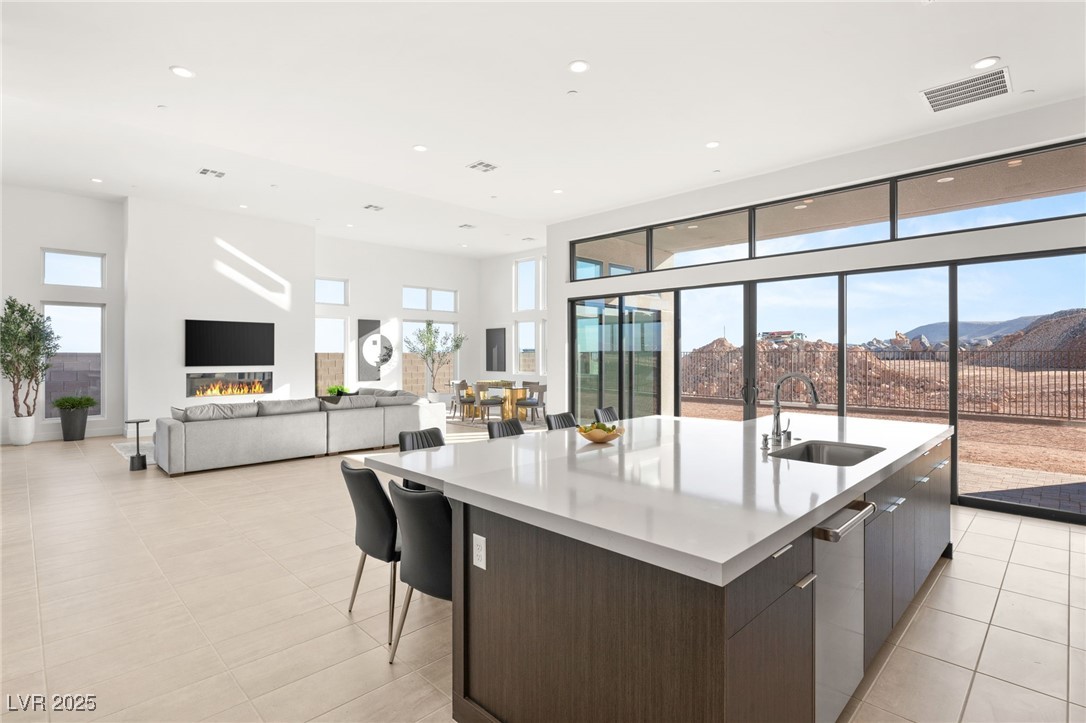 10921 Rossa Peak Avenue