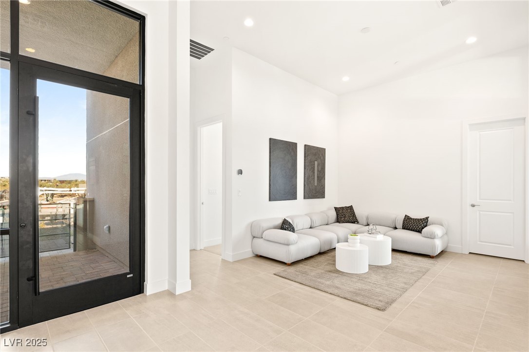 10921 Rossa Peak Avenue