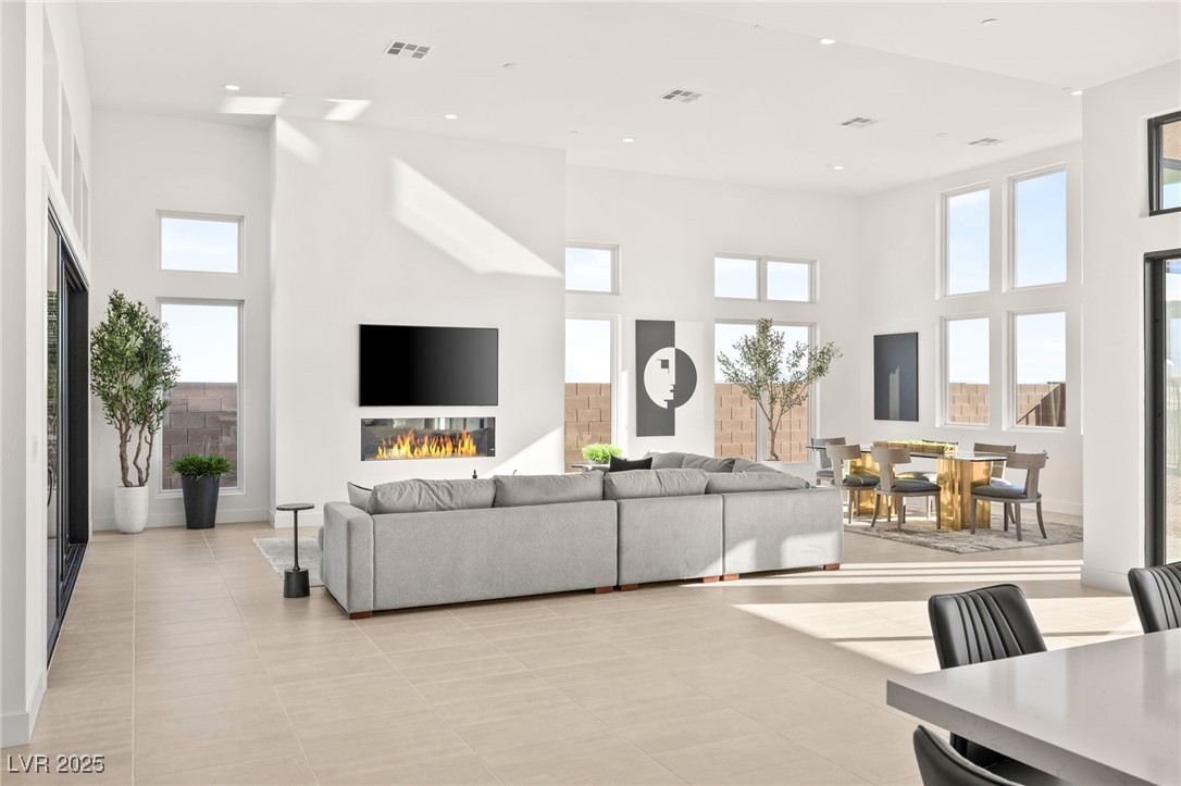 10921 Rossa Peak Avenue