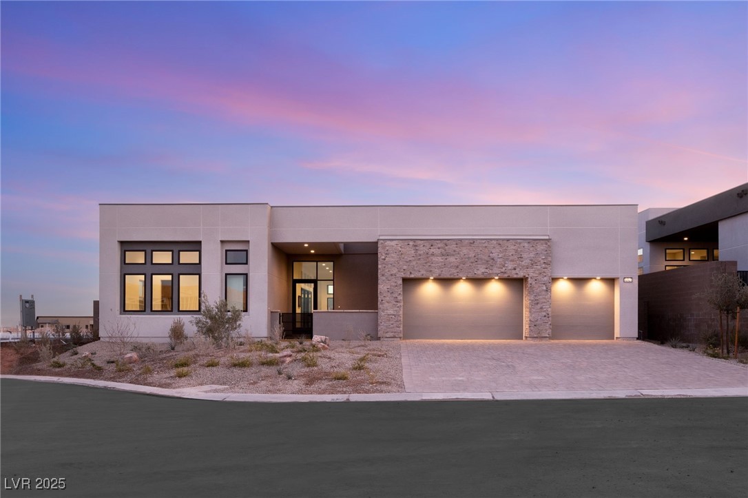 10921 Rossa Peak Avenue