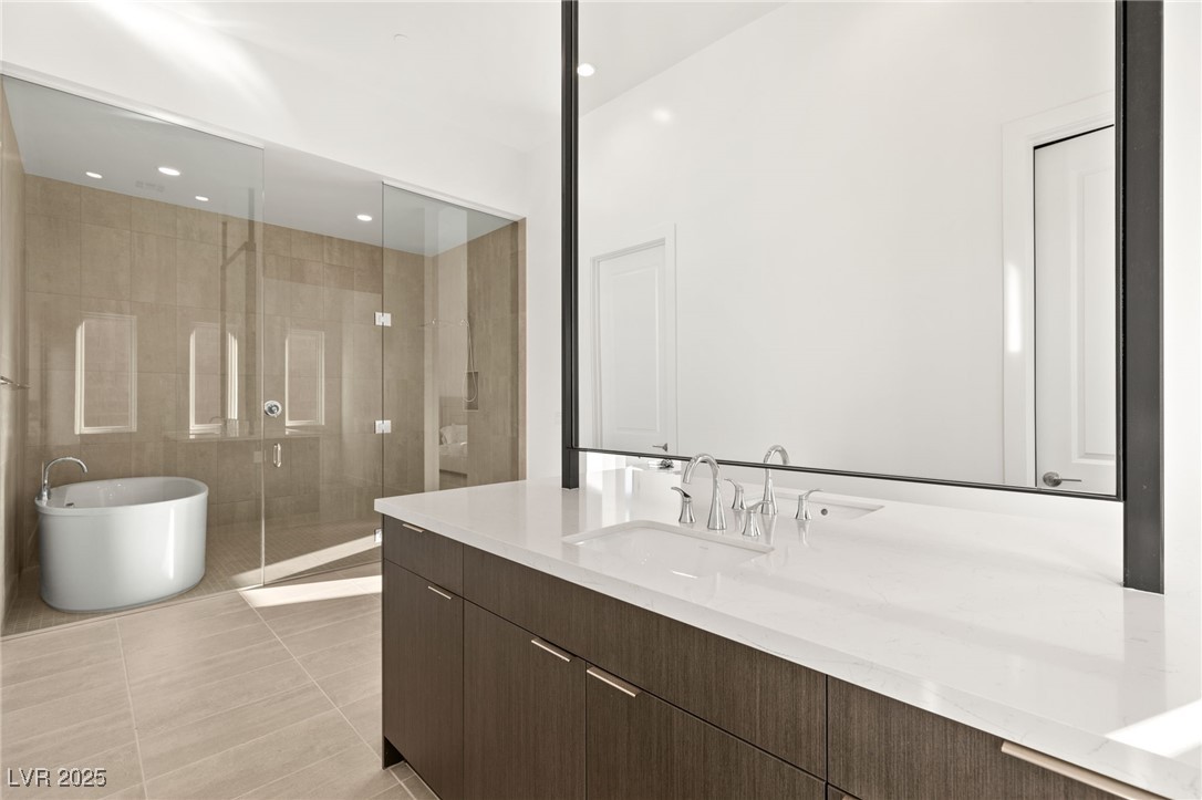 10921 Rossa Peak Avenue