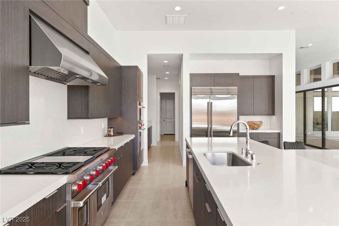 10921 Rossa Peak Avenue