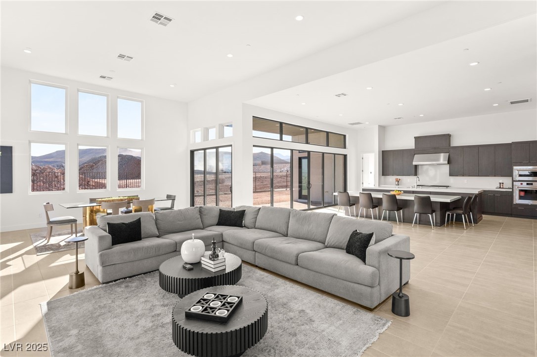 10921 Rossa Peak Avenue