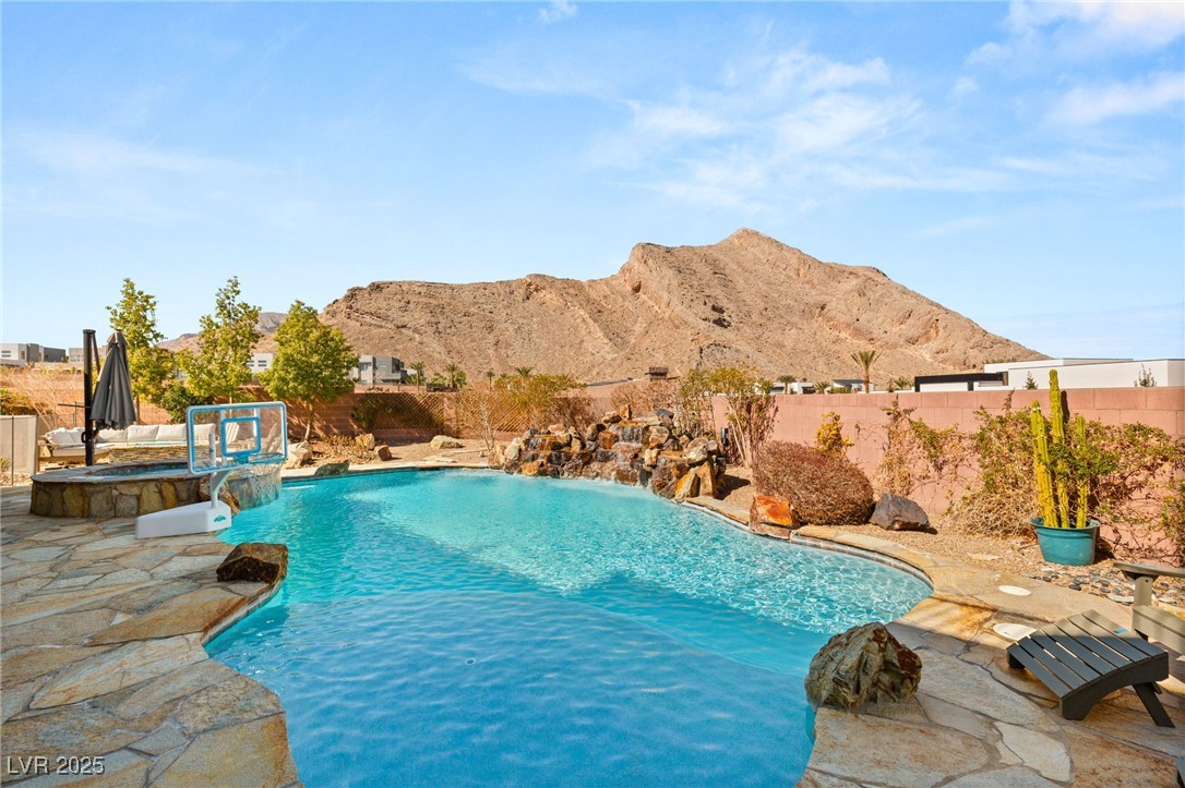 4081 Turquoise Falls Street