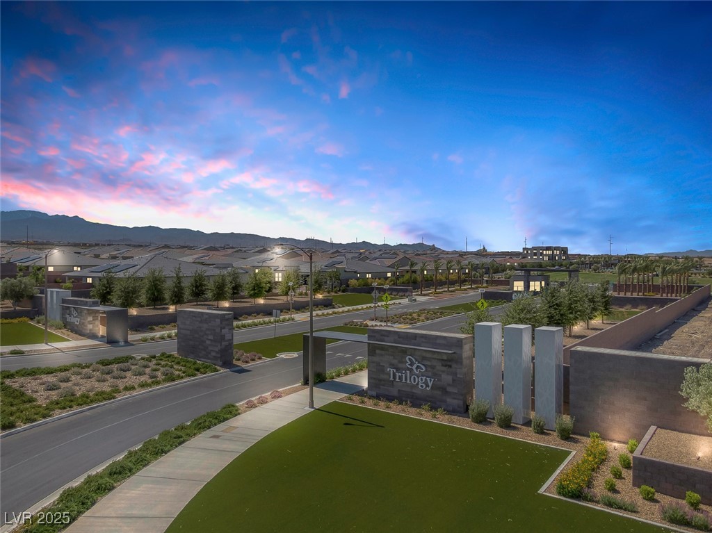 10065 Auburn Rose Avenue