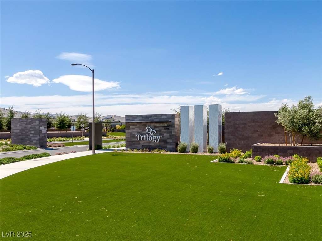 10065 Auburn Rose Avenue